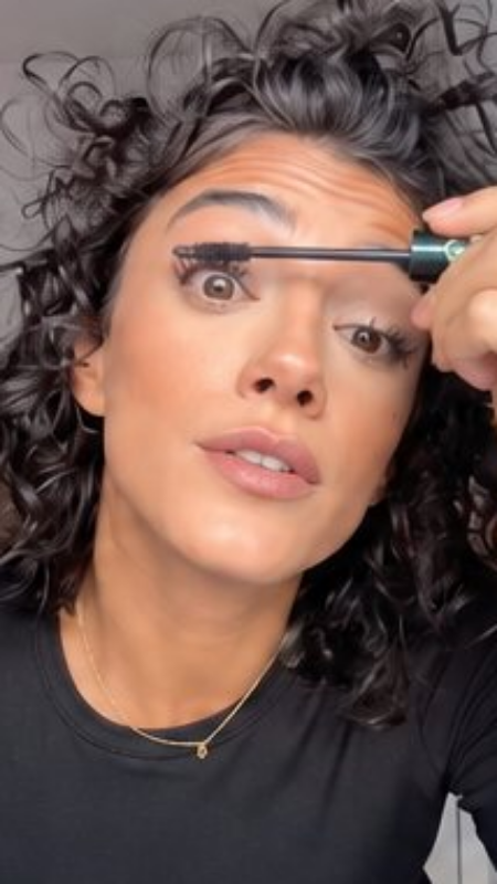 Mascara Moment, the cut under review